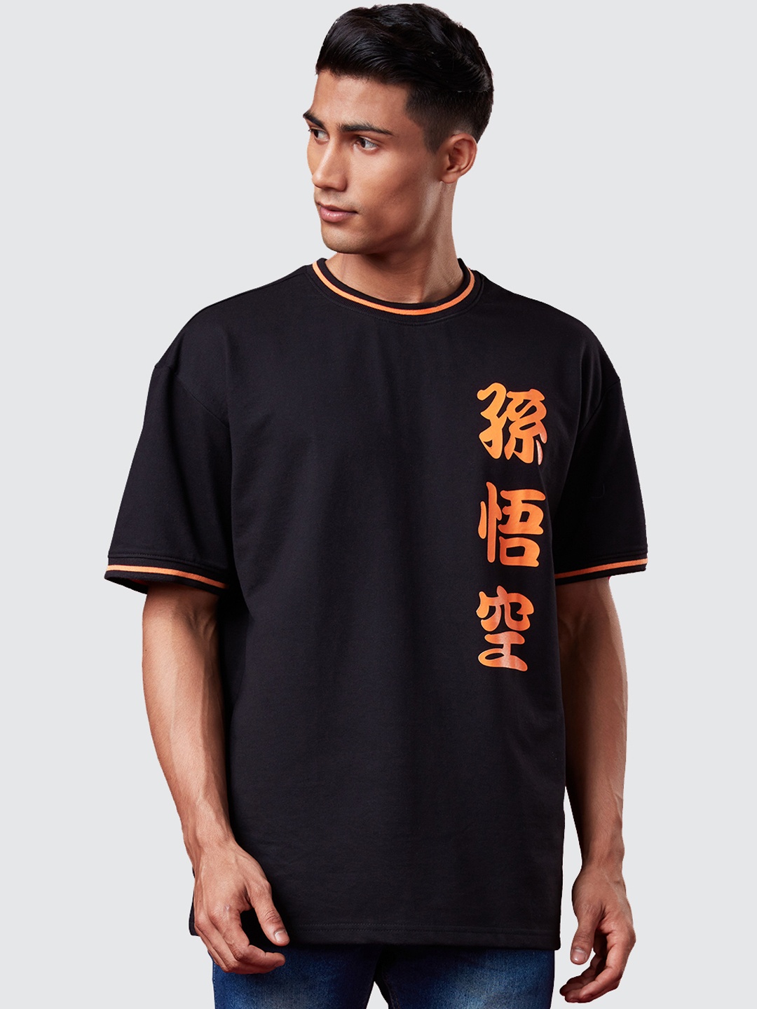

The Souled Store Men Printed Drop-Shoulder Sleeves Cotton Oversized T-Shirt, Black