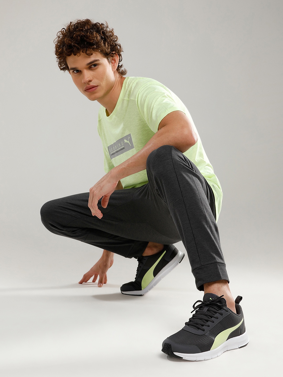 

Puma Men Grey & Green Mesh Dash Running Shoes