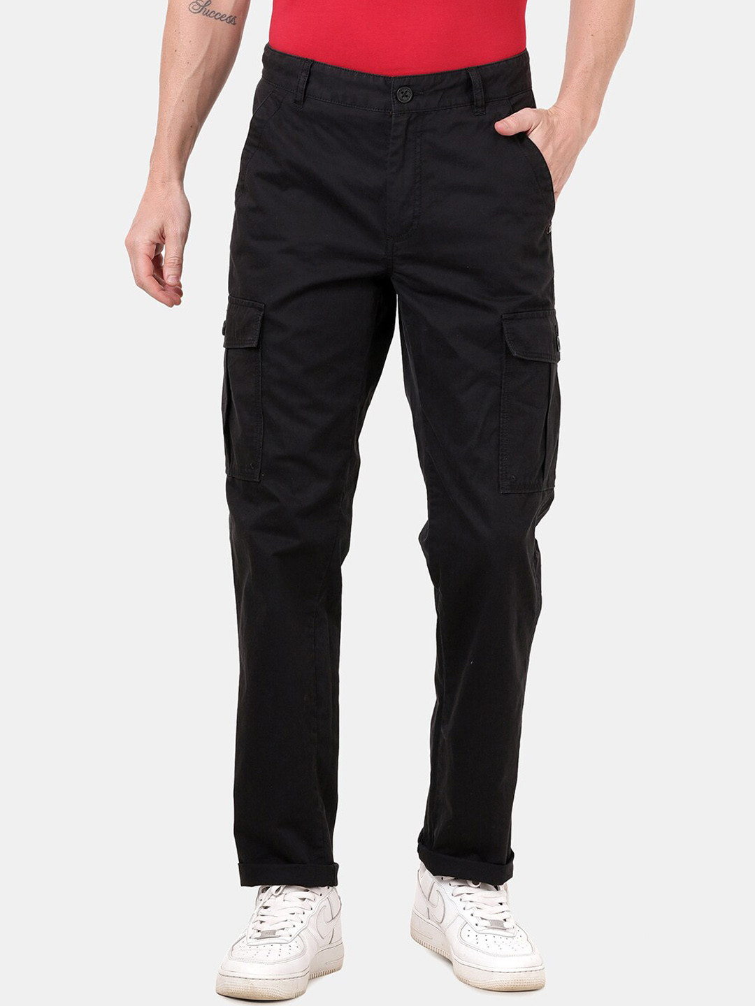 

t-base Men Black Tapered Fit Easy Wash Cargos Trousers