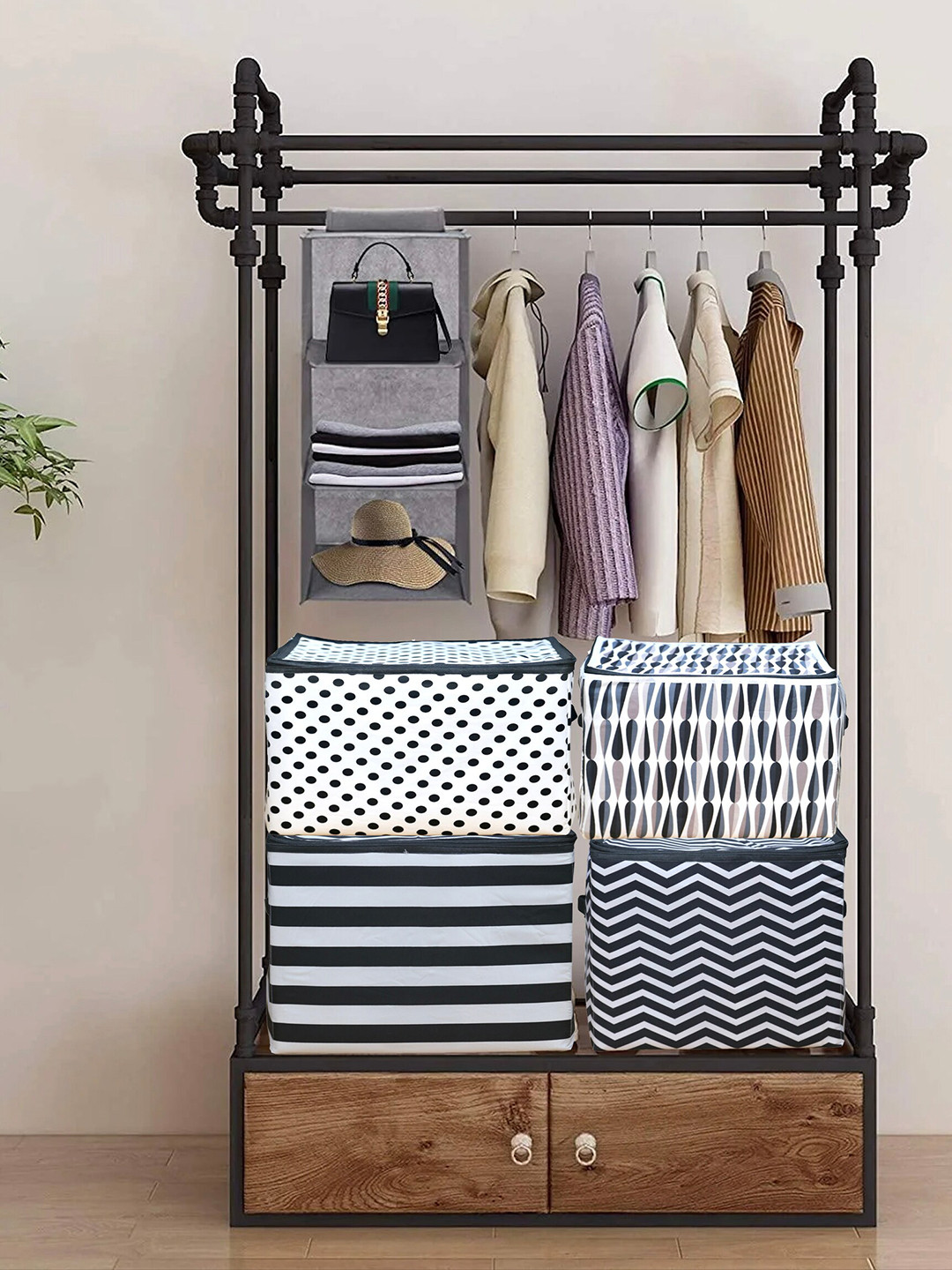 

My Gift Booth White & Black Set of 4 Cloth Storage Bag