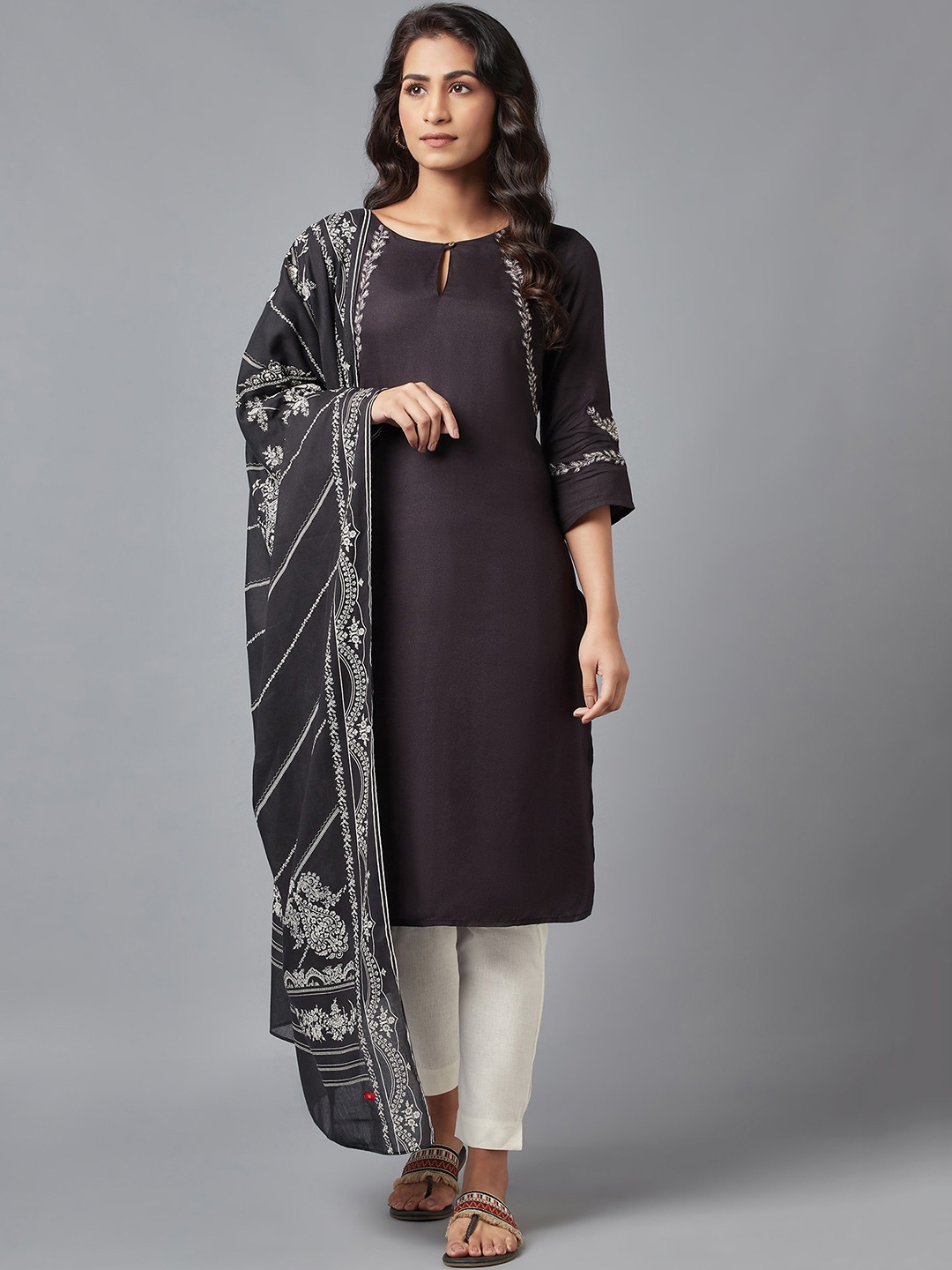 

W Women Black Panelled Thread Work Kurta with Trousers & With Dupatta