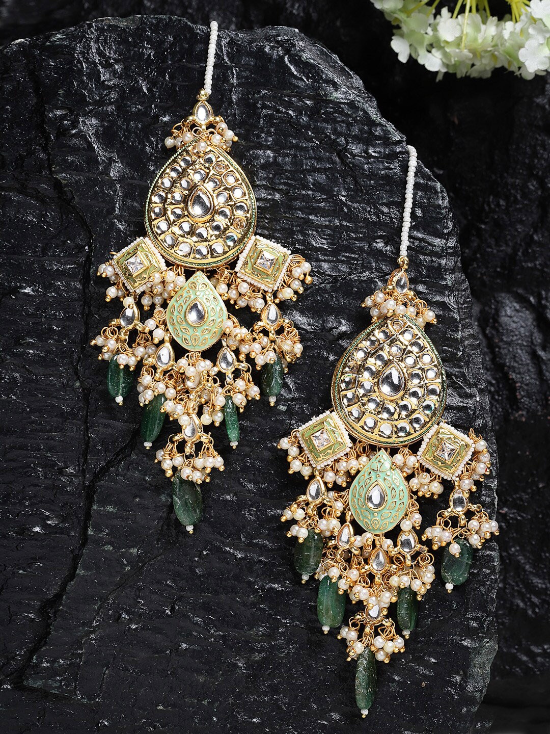 

DUGRISTYLE Green & Gold-Tone & Plated Kundan Studded Classic Jhumkas Earrings