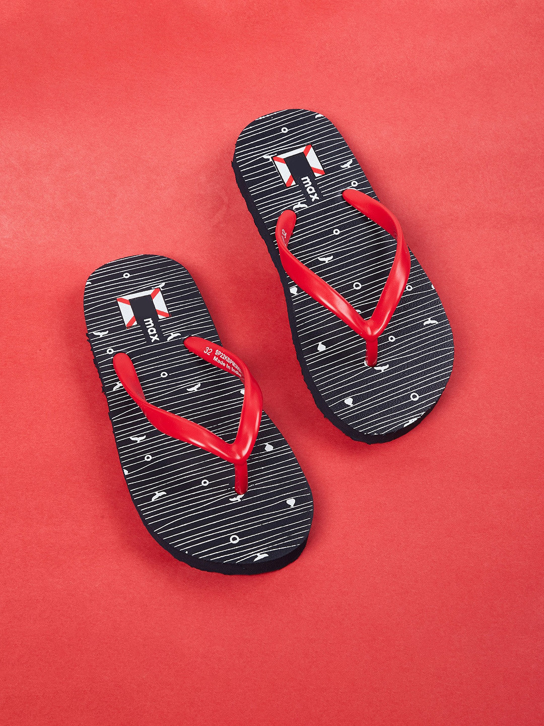 

max Boys Navy Blue & Red Printed Thong Flip Flops
