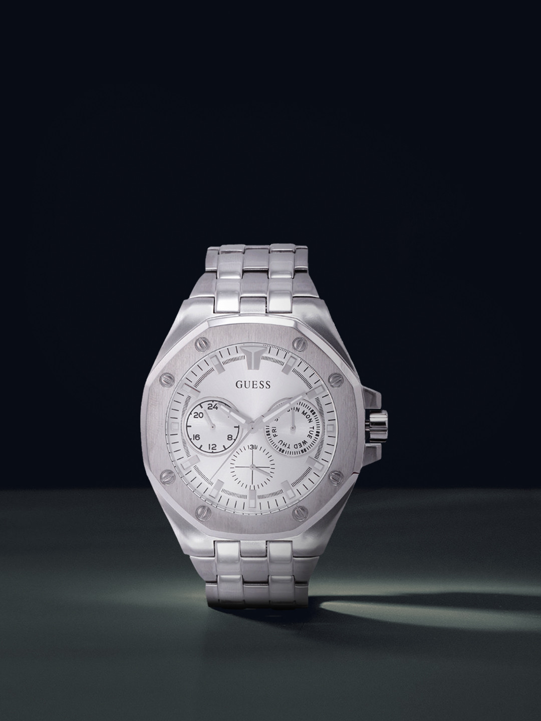 

GUESS Men Silver-Toned Dial & Silver Toned Stainless Steel Straps Analogue Watch GW0278G1