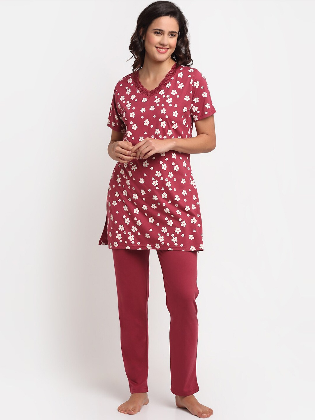 

Kanvin Women Maroon & White Floral Printed Night suit