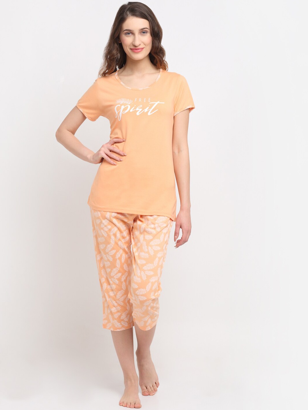 

Kanvin Women Peach-Coloured & White Printed Capri Night Suit