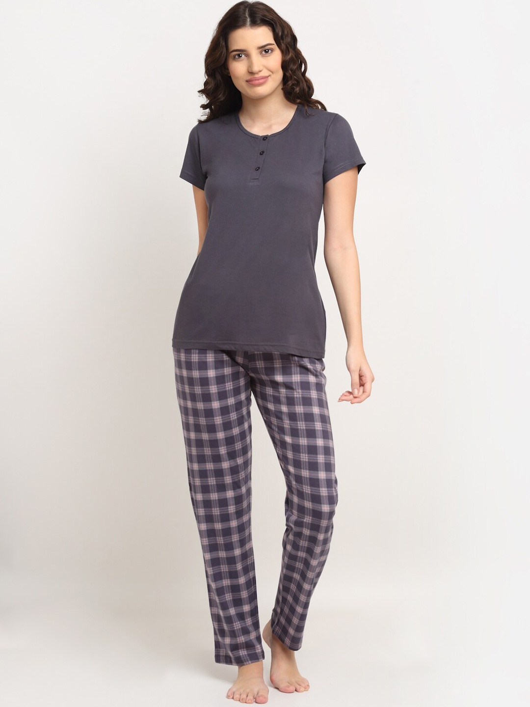 

Kanvin Women Purple & Pink Checked Night suit