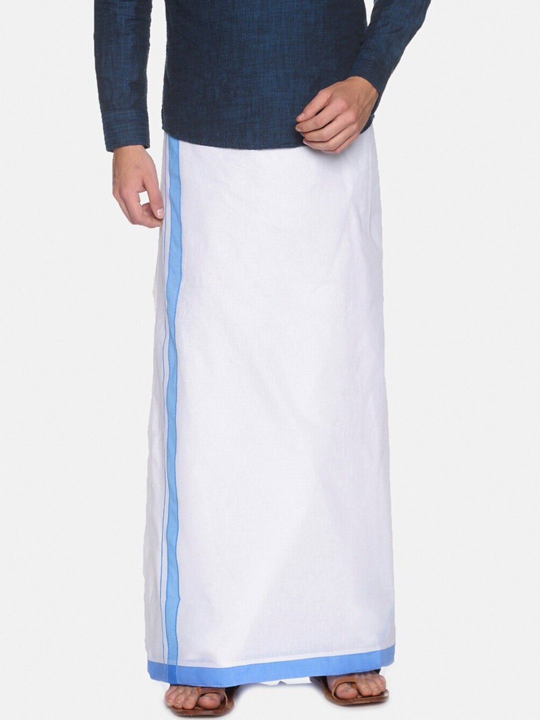 

Chennis Men White Solid Pure Cotton Dhoti
