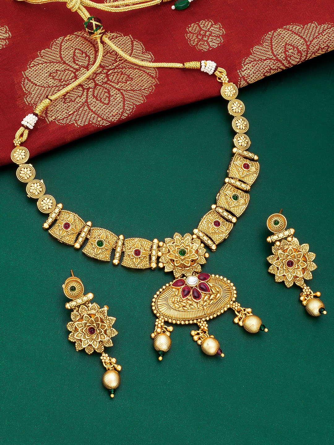 

aadita Gold-Toned & Plated Kundan Jewellery Set