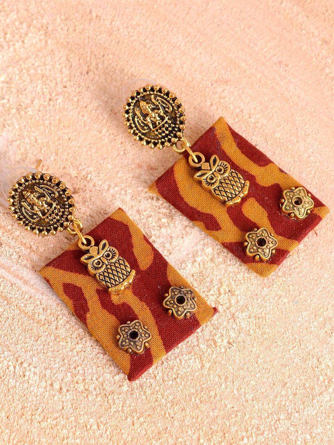 

kashwini Women Gold-Toned & Red Fabric Dangle Jhumkas Earrings