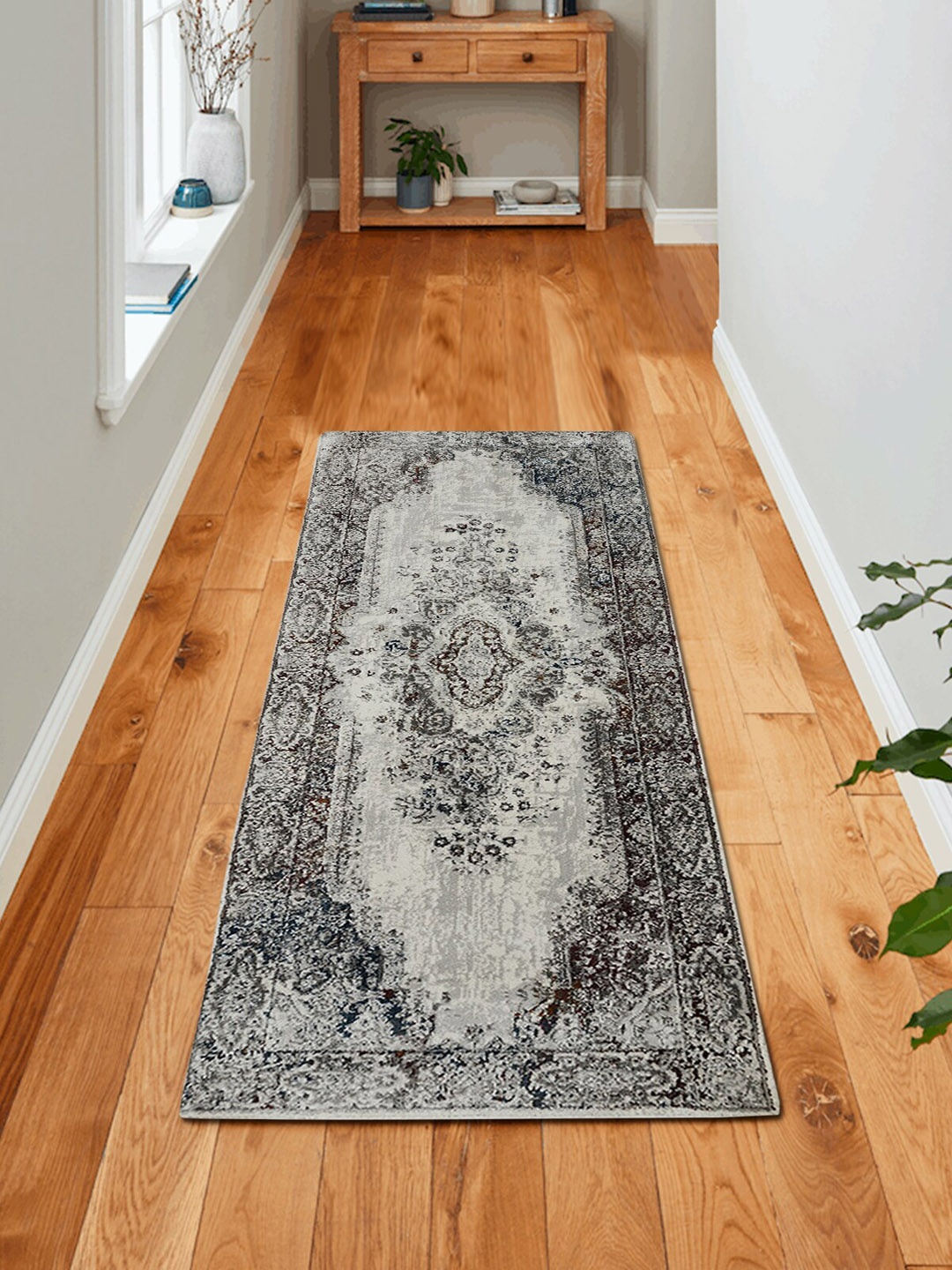 

OBSESSIONS White & Black Floor Runners