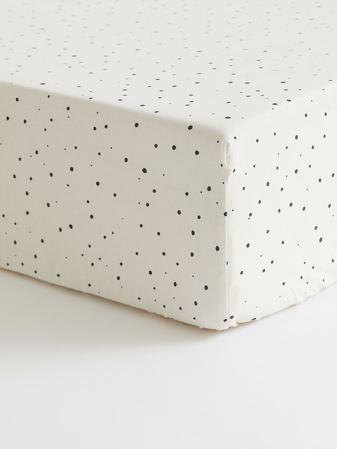 

H&M White Spotted fitted sheet