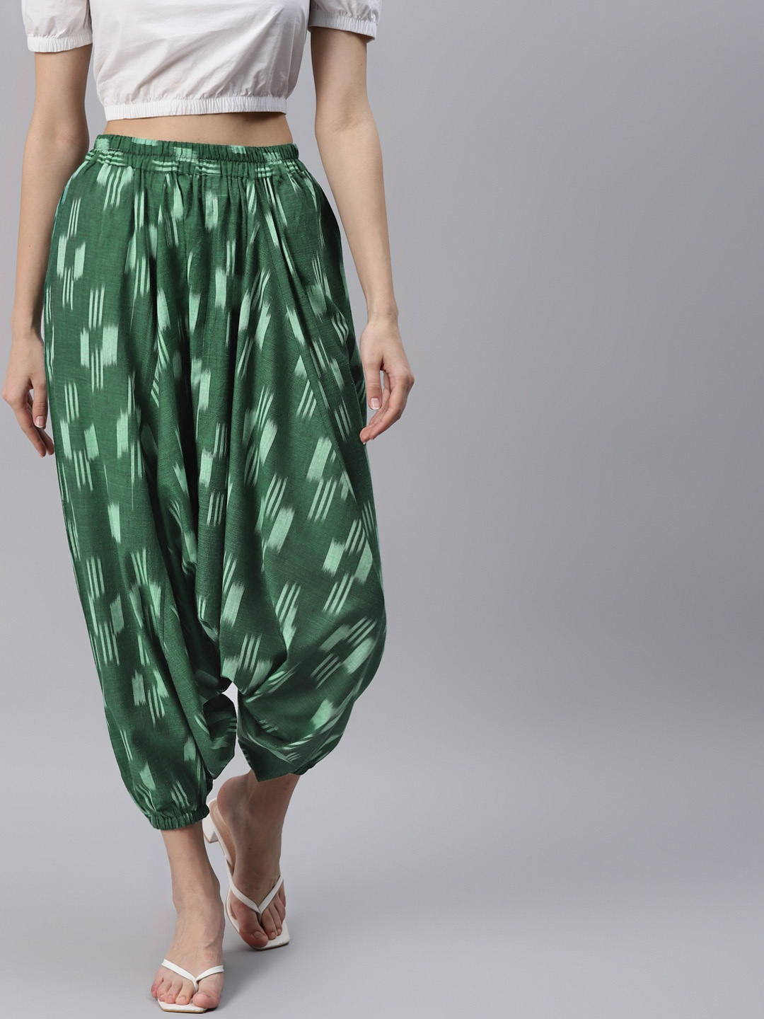 

FABNEST Women Green Printed Pure Cotton Harem Pants