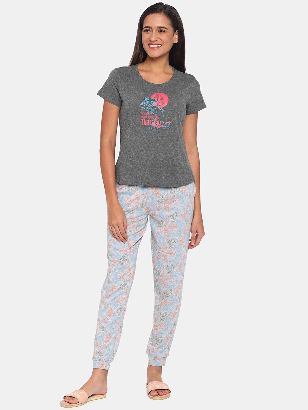 

Zivame Women Grey & Pink Printed Night suit