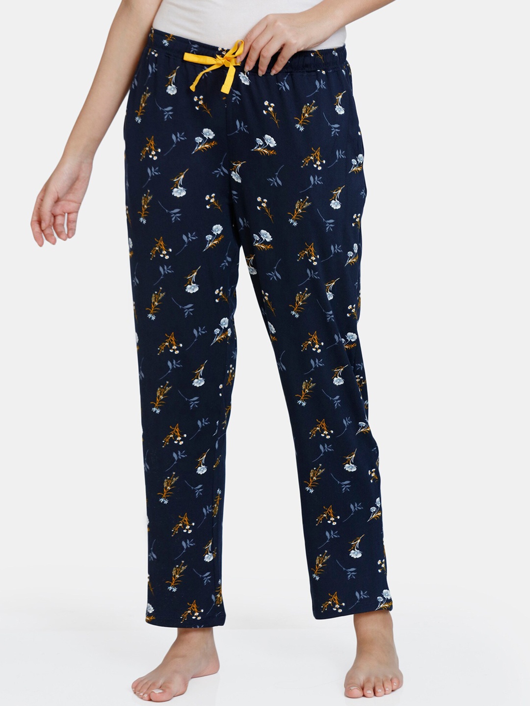 

Zivame Women Black Floral Printed Lounge Pants