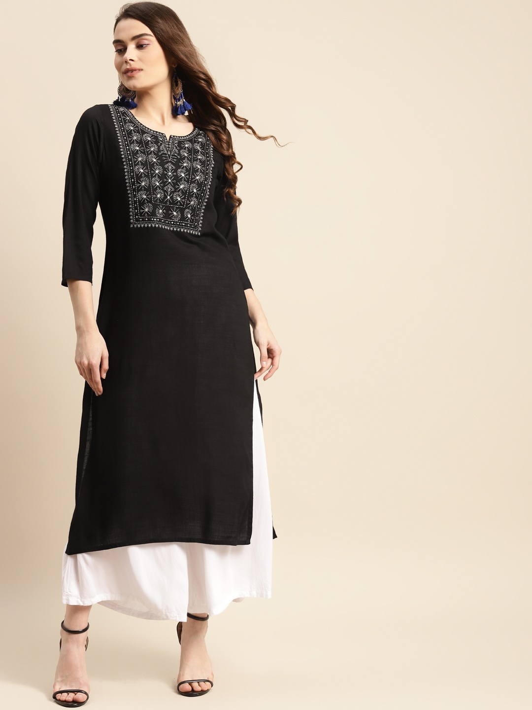 

Prakrti Women Black Embroidered Kurta