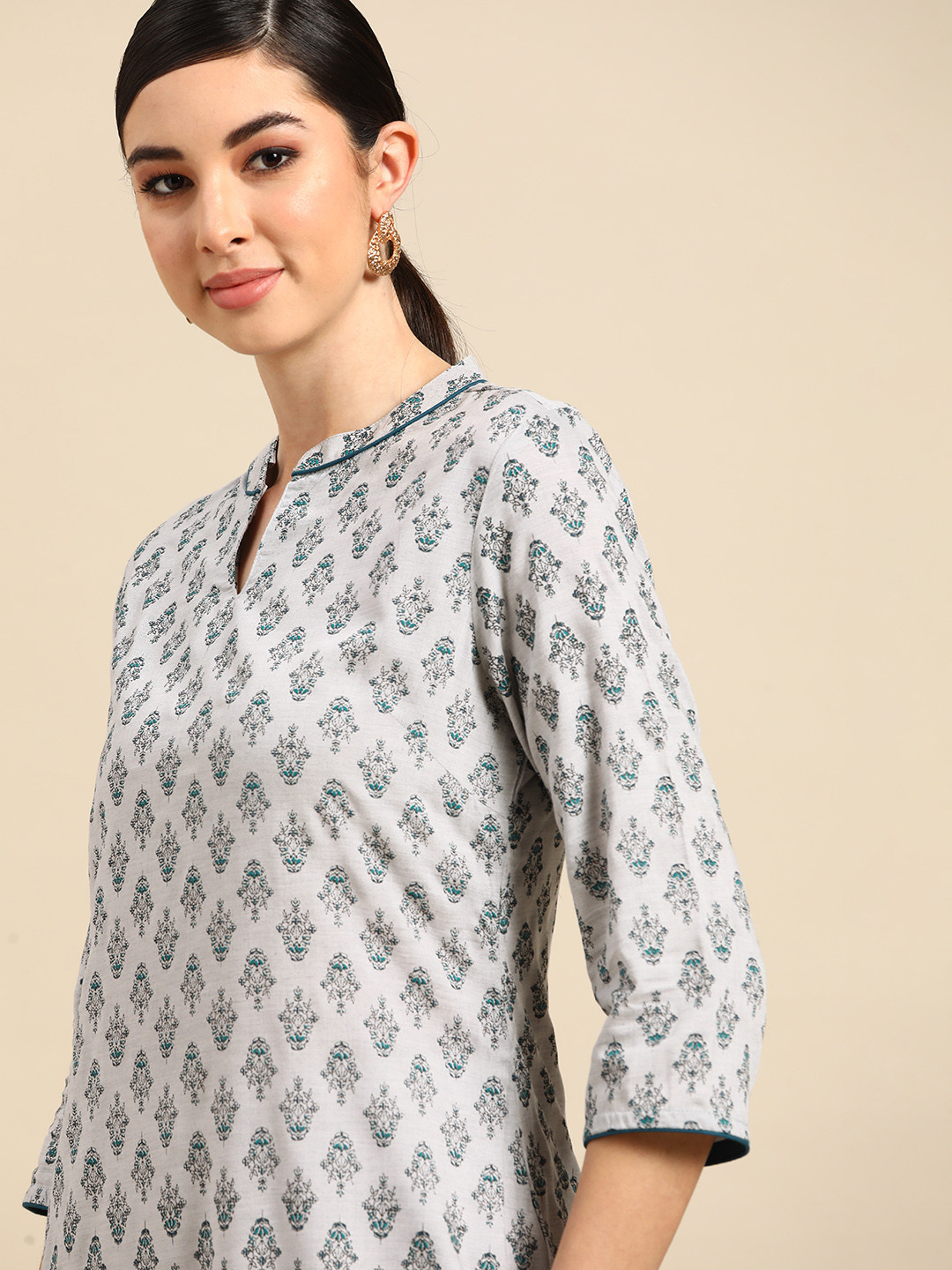 

Anouk Women Grey & Off White Floral Printed Kurta