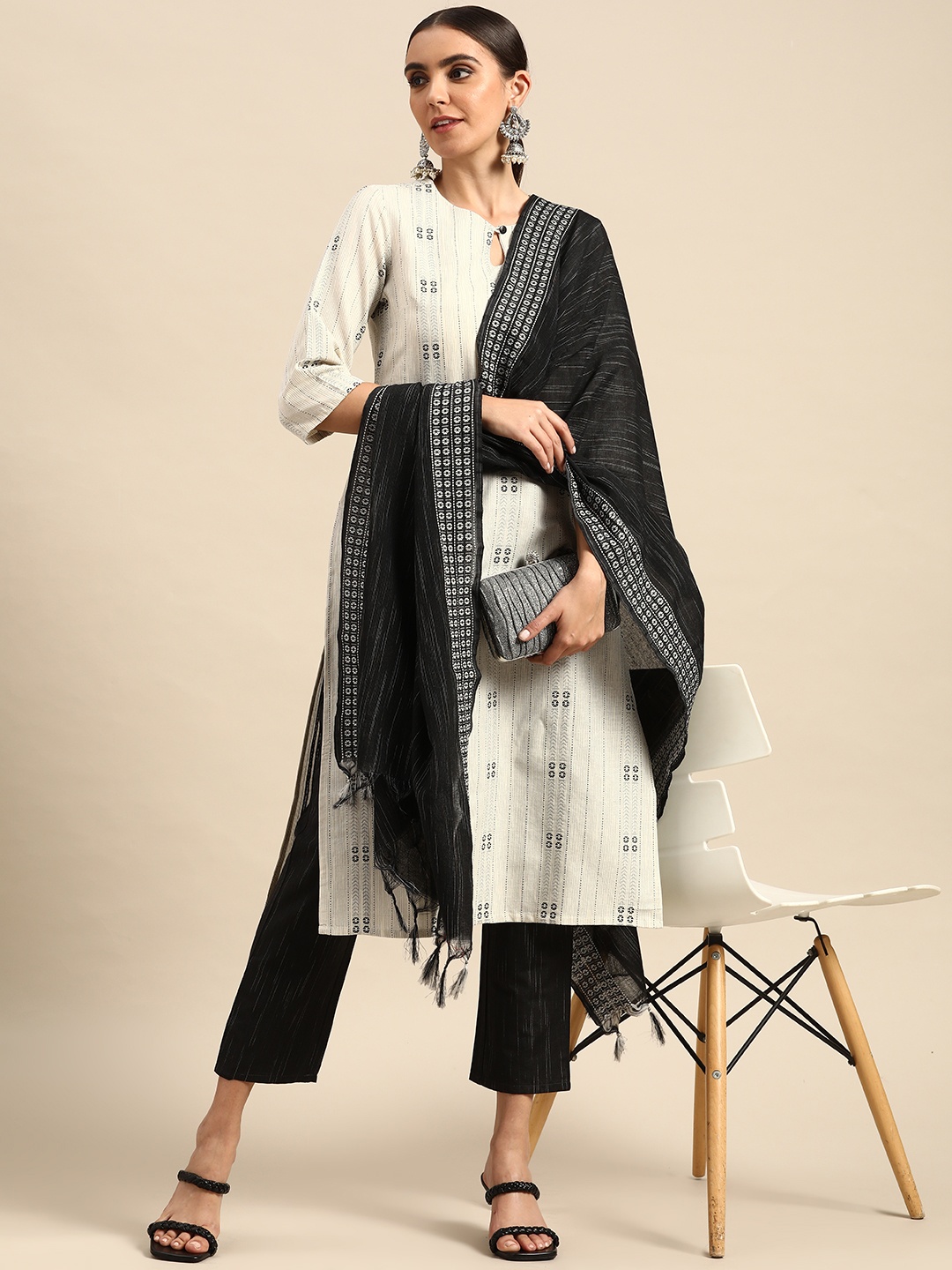 

Anouk Women Grey Floral Printed Pure Cotton Kurti With Palazzos & With Dupatta