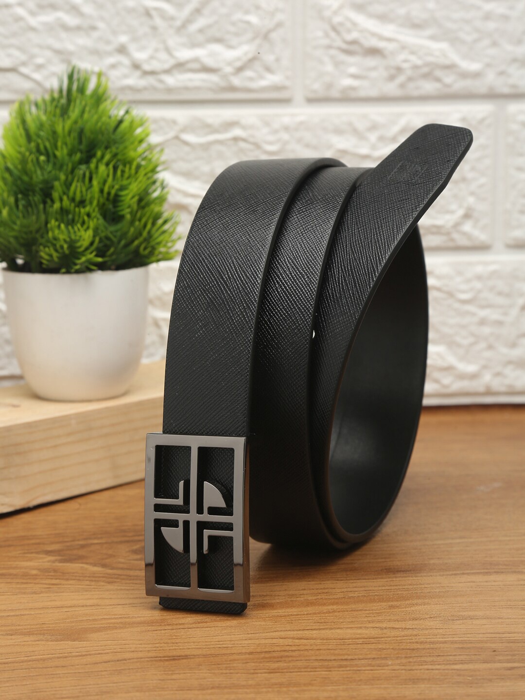 

Carlton London Men Black Solid Leather Belt