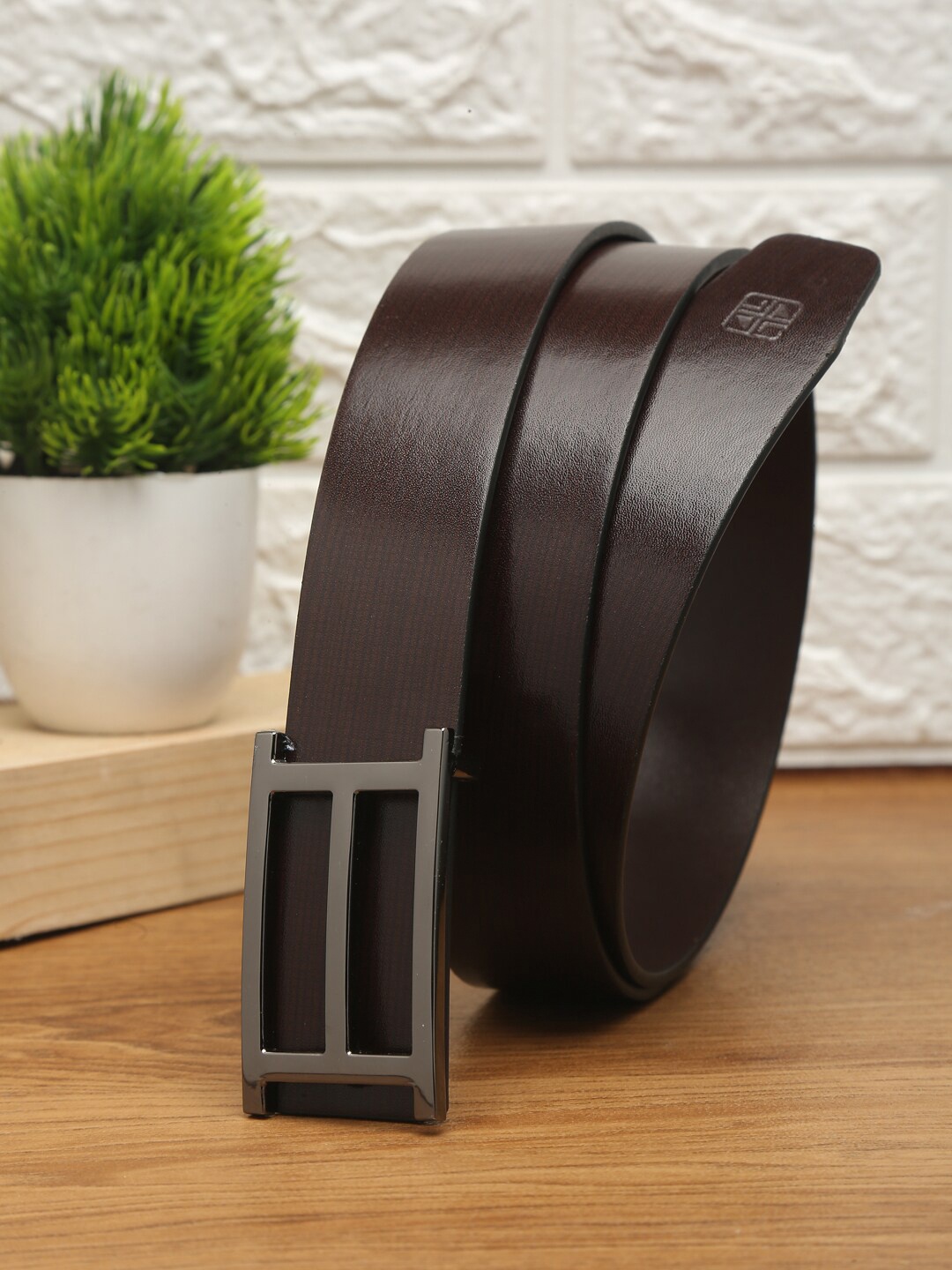 

Carlton London Men Brown Leather Belt