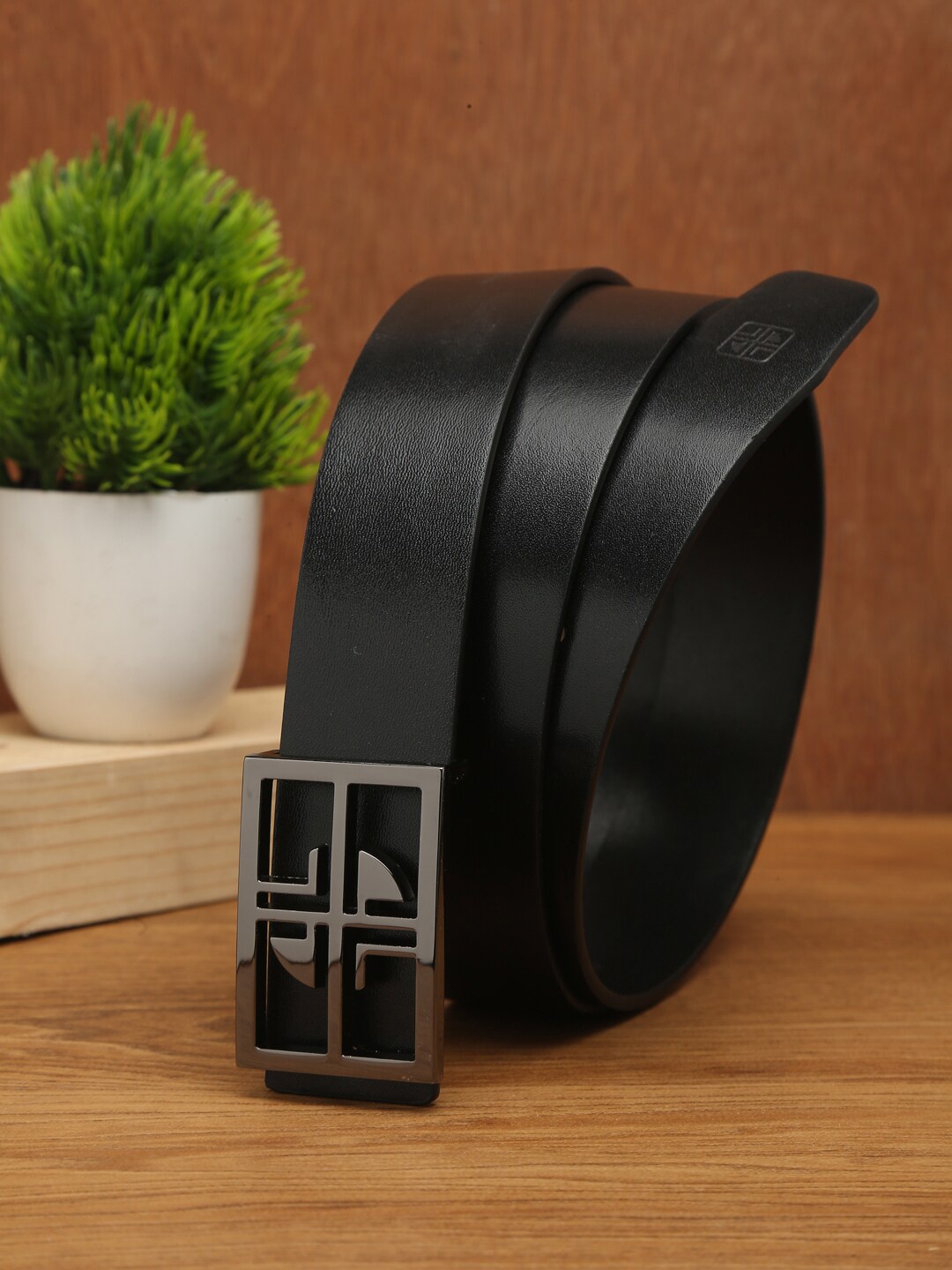 

Carlton London Men Black Leather Belt