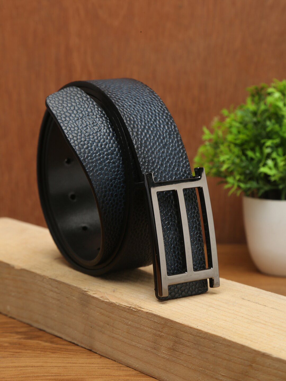 

Carlton London Men Black Leather Belt
