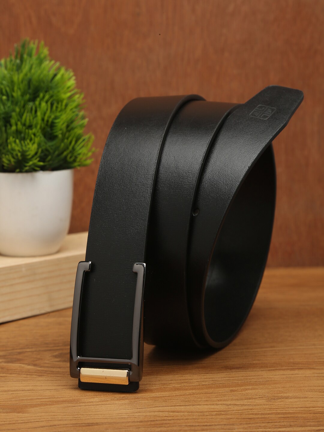 

Carlton London Men Black Solid Leather Belt