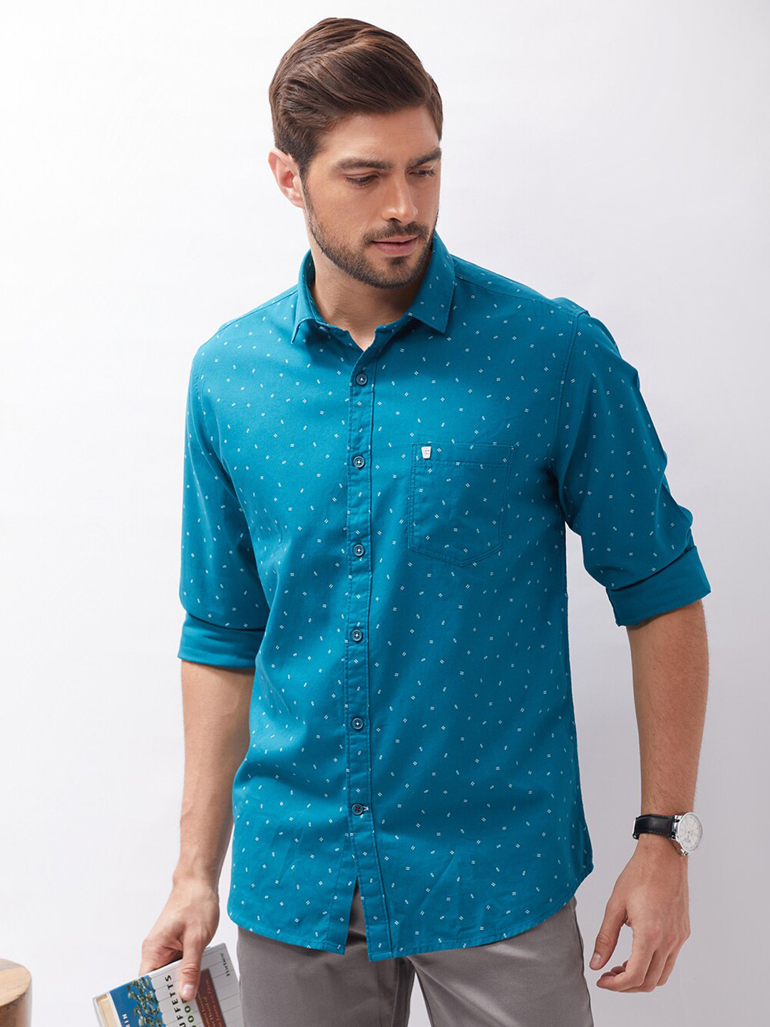 

Oxemberg Men Teal Blue Classic Slim Fit Printed Casual Shirt