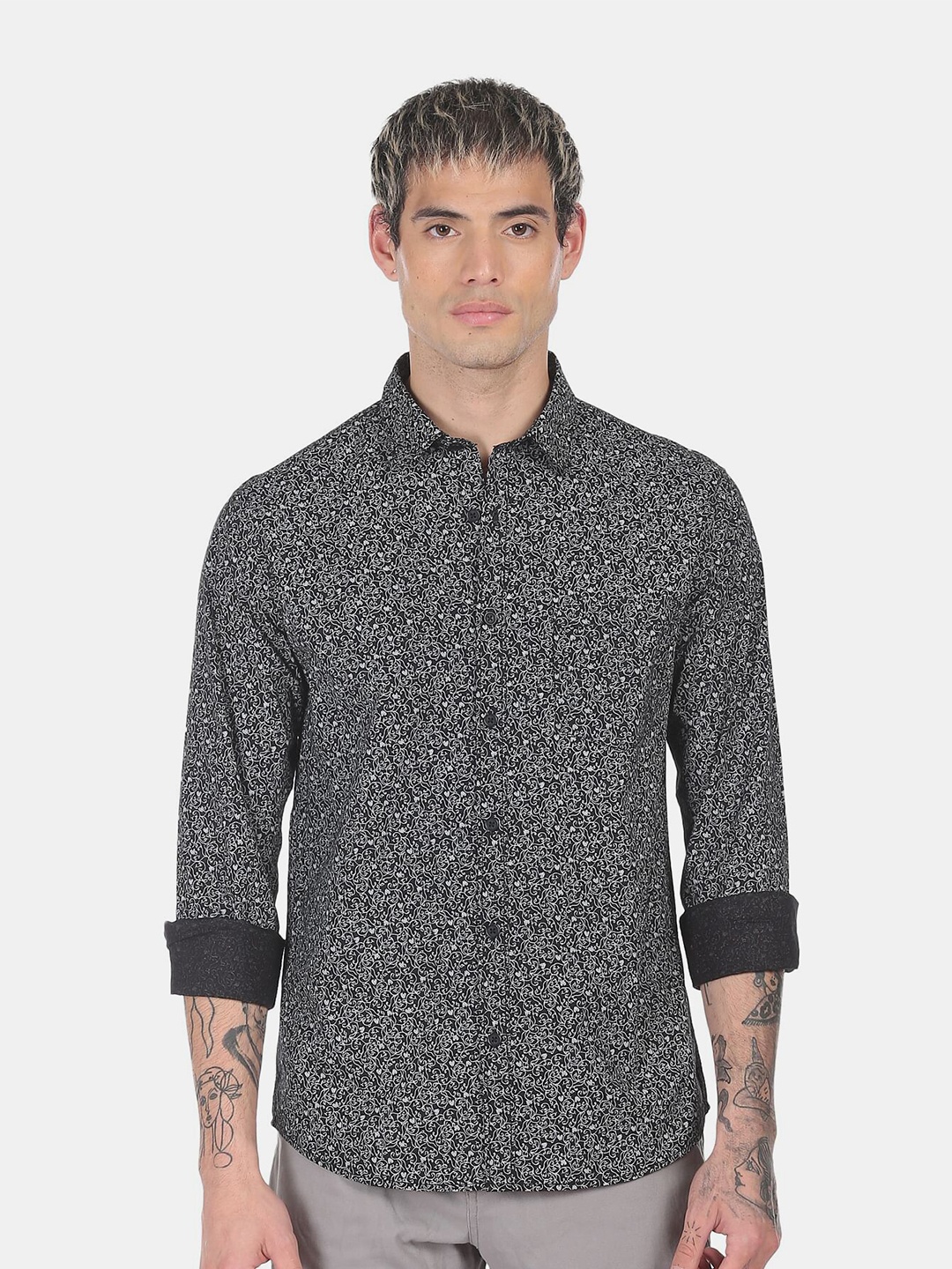 

Ruggers Men Black Floral Printed Casual Shirt