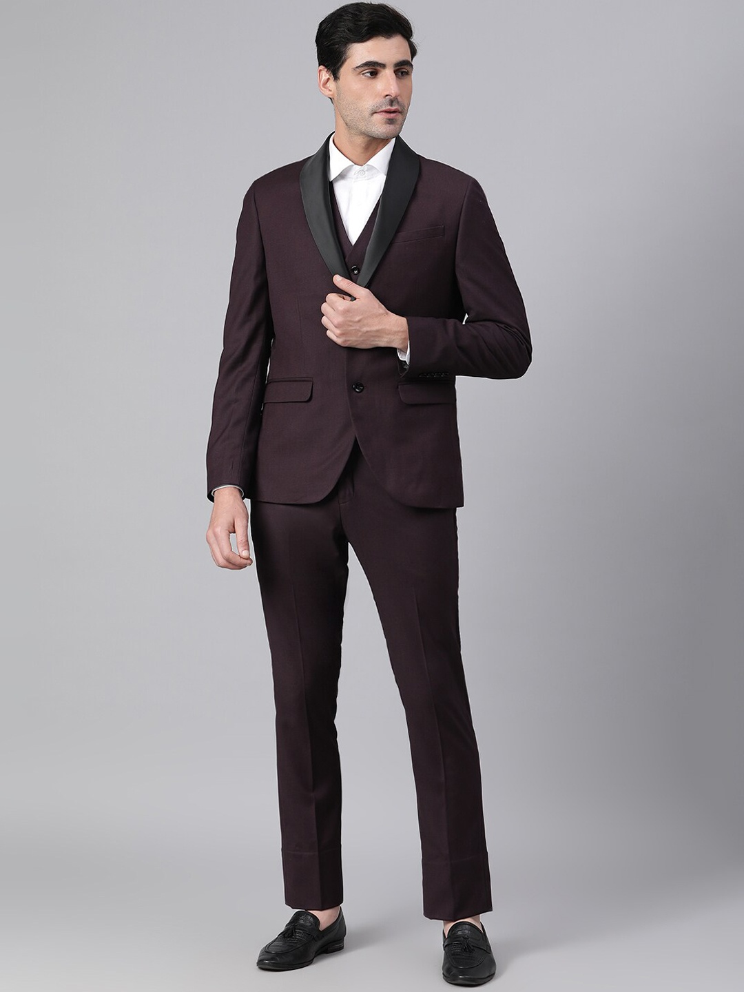 

Richlook Men Brown Solid Single-Breasted Three-Piece Formal Suit