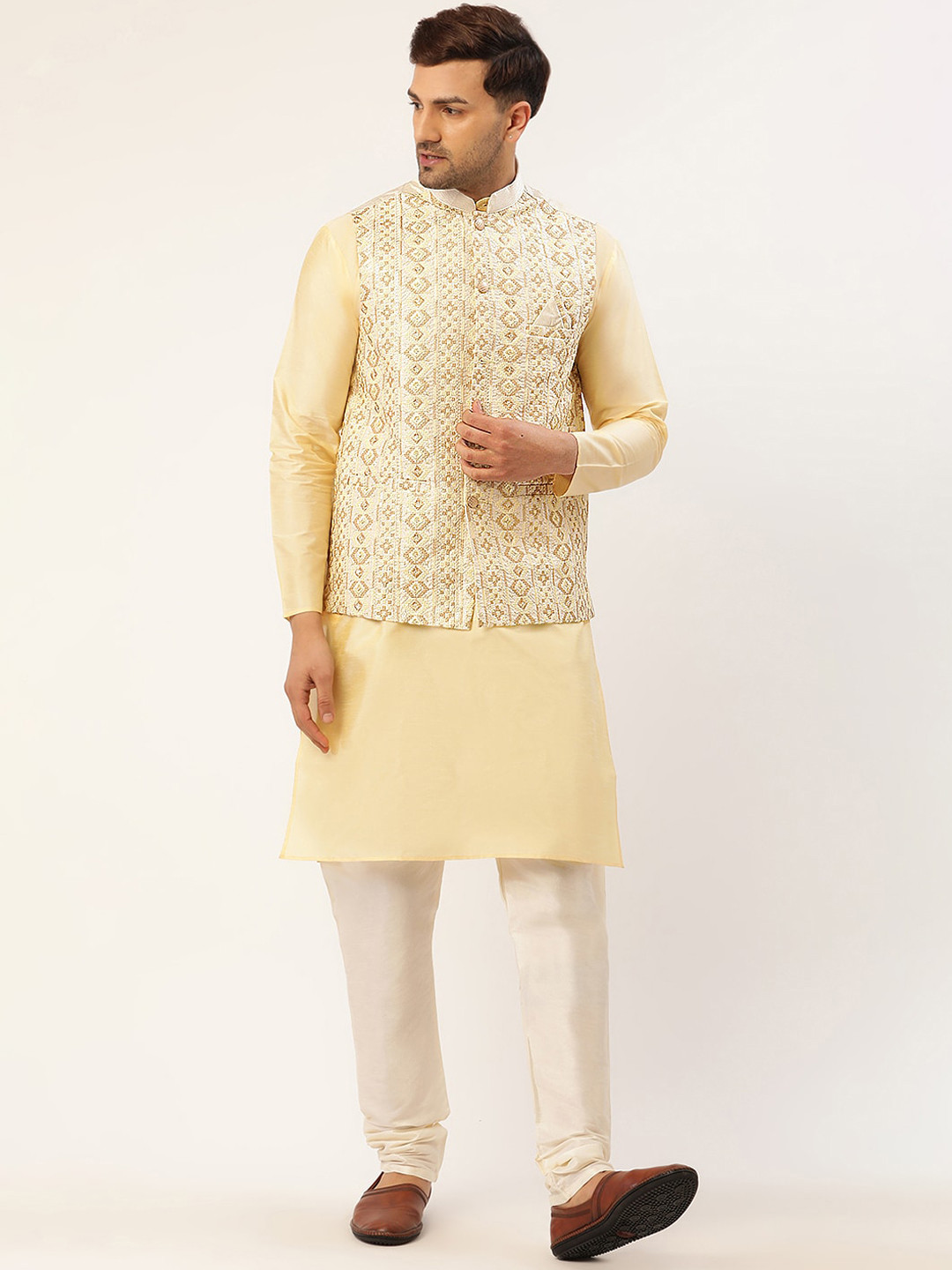 

Jompers Men Cream-Coloured Kurta with Churidar & Nehru Jacket