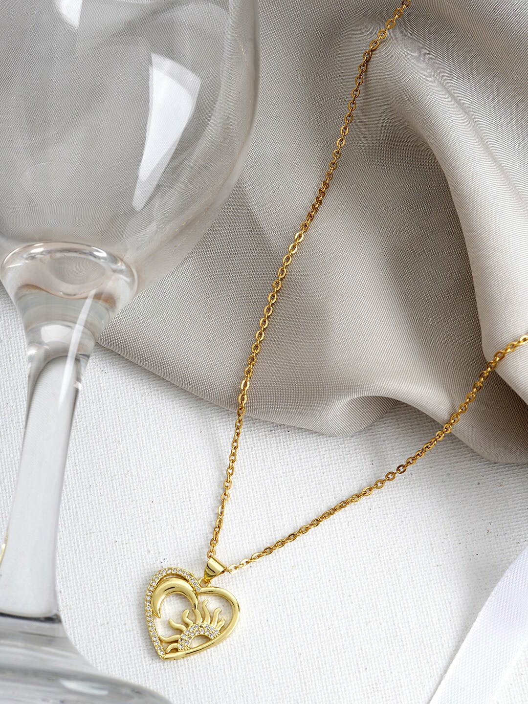 

JOKER & WITCH Gold -Plated Heart-Shaped Pendant With Chain