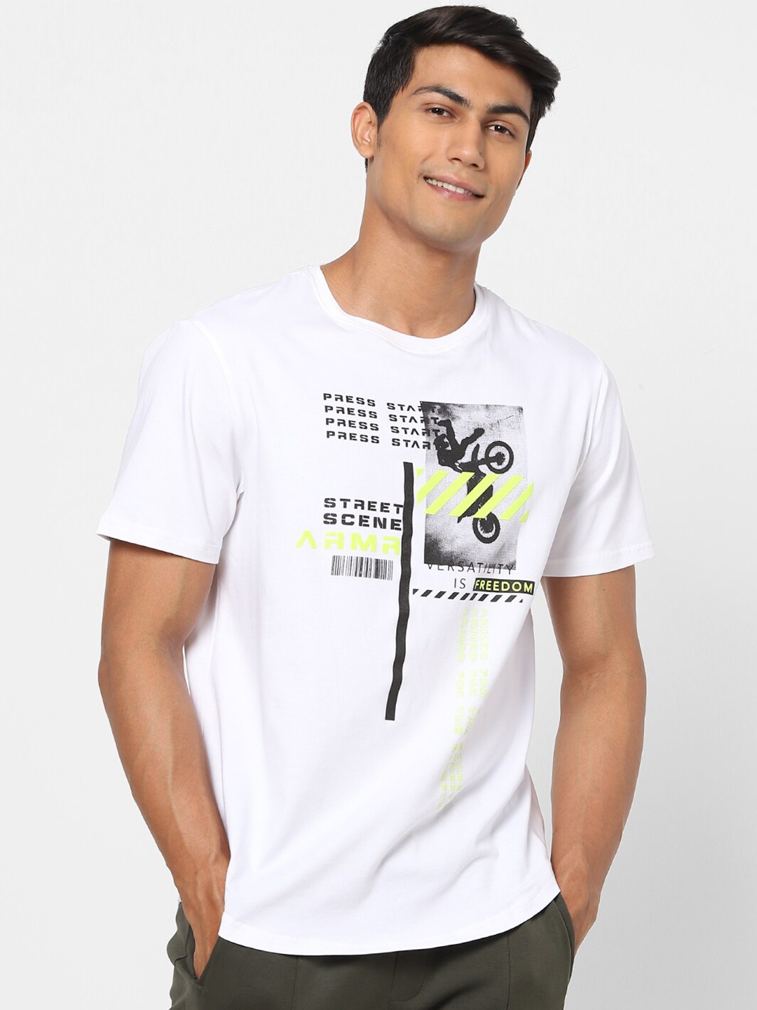 

Street Armor by Pantaloons Men White Graphic Printed T-shirt
