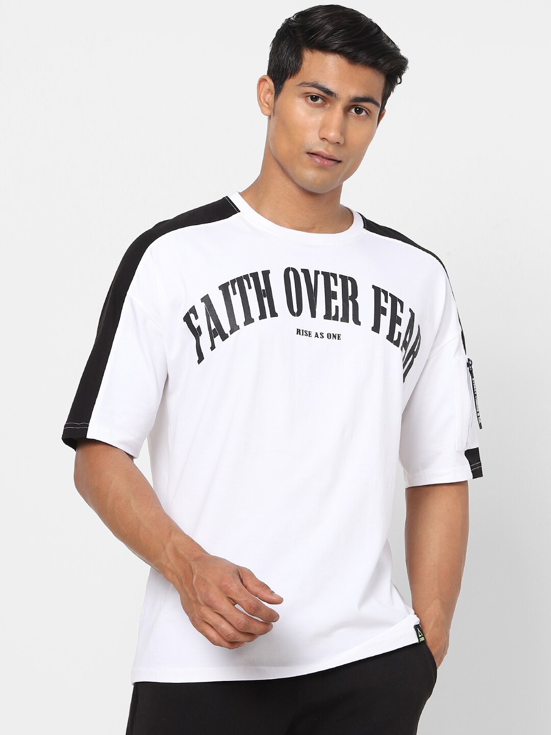 

Street Armor by Pantaloons Men White & Black Typography Printed T-shirt