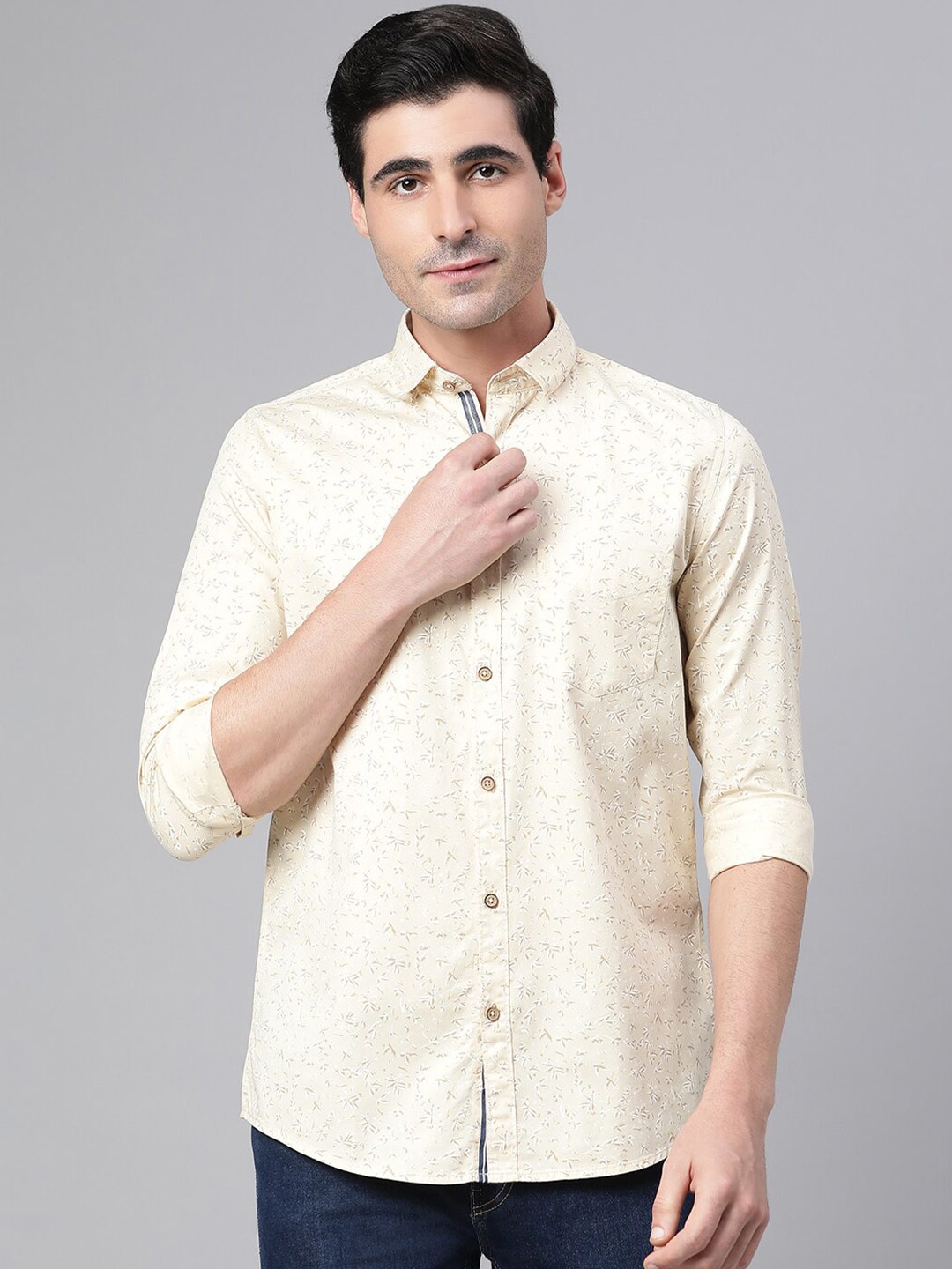 

Richlook Men Beige Floral Printed Slim Fit Casual Shirt