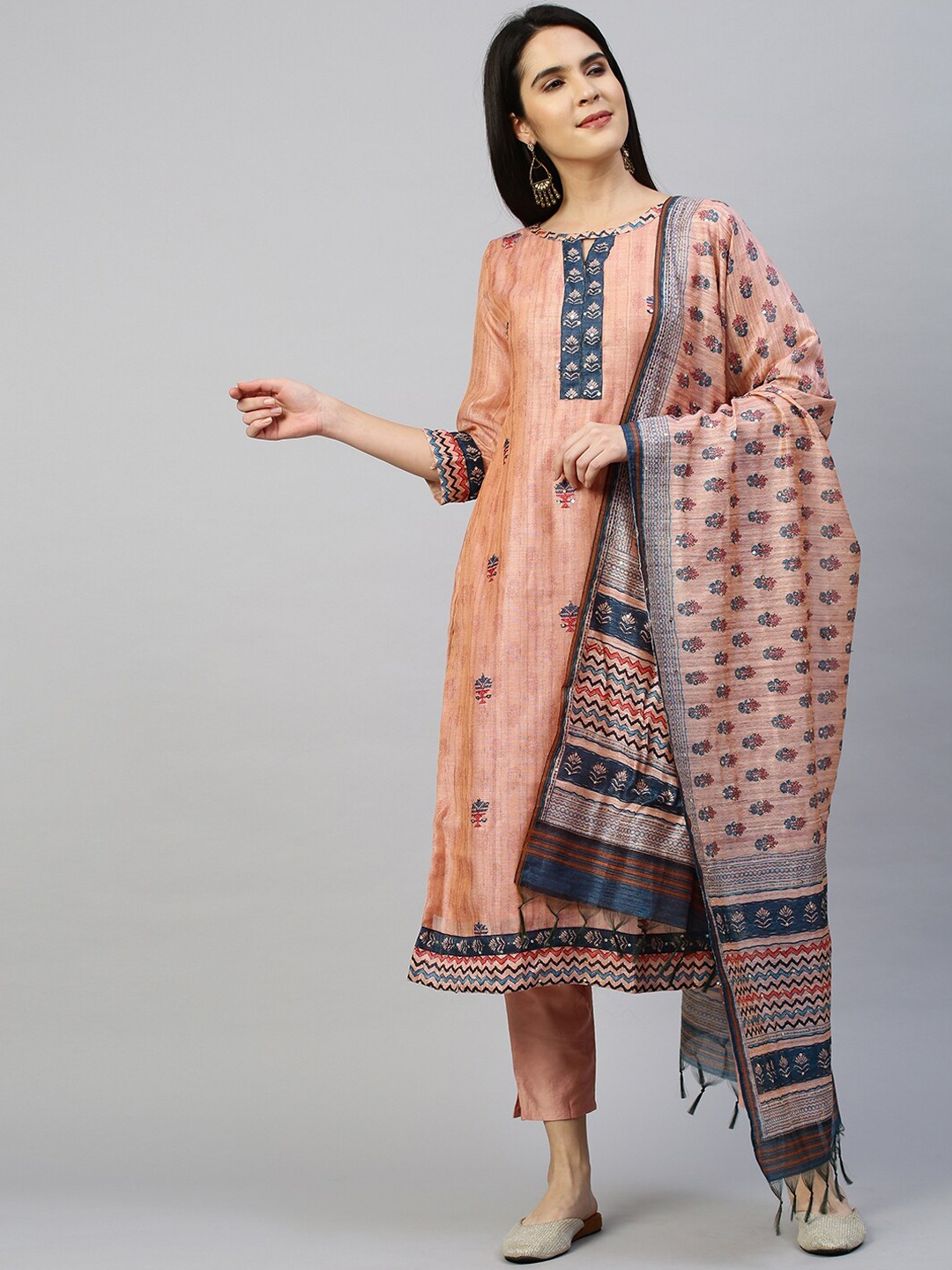 

FASHOR Women Peach-Coloured & Navy Blue Printed Chanderi Silk Kurta Set With Dupatta