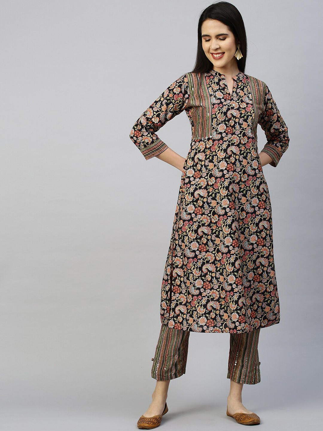 

FASHOR Women Black Ethnic Motifs Printed Kurta with Trousers
