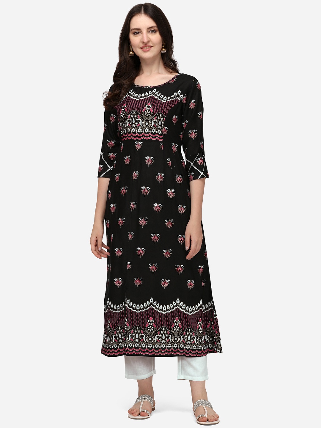 

SAADHVI Women Black Ethnic Motifs Printed Kurta with Trousers