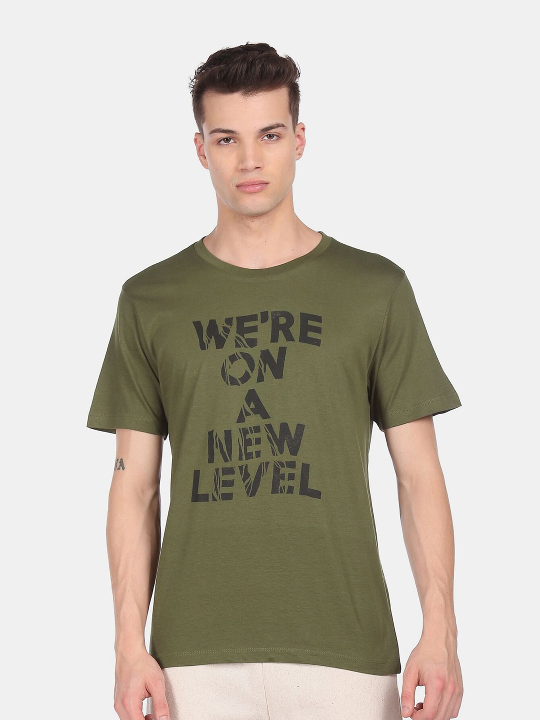 

Aeropostale Men Olive Green Typography Printed Pure Cotton T-shirt