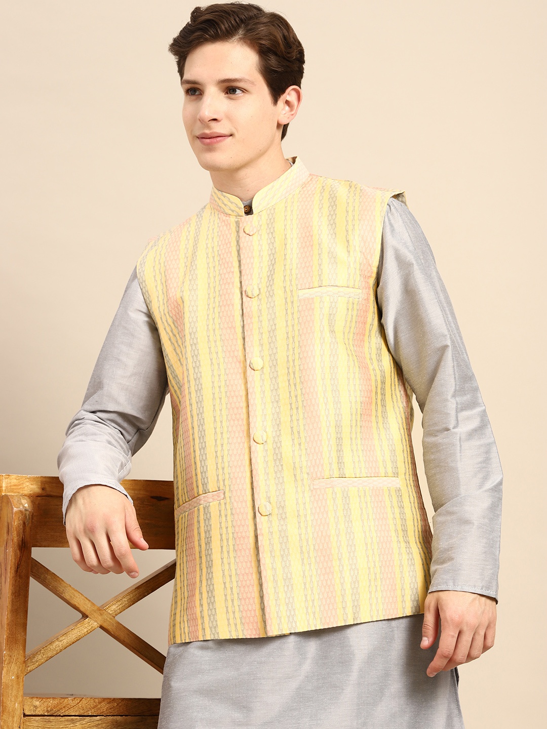 

Anouk Men Grey Solid Straight Sustainable Kurta Pyjamas & Woven Nehru Jacket