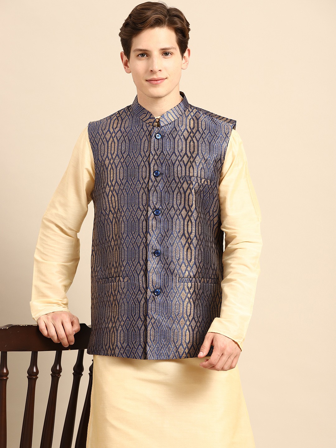 

Anouk Men Cream-Coloured Solid Straight Sustainable Kurta Pyjamas & Woven Nehru Jacket