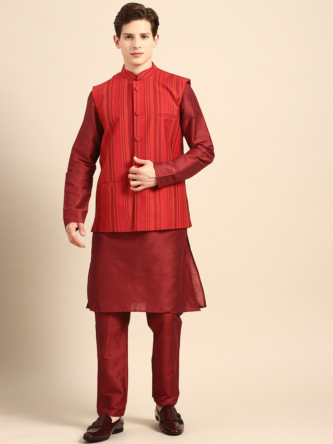 

Anouk Men Maroon Solid Straight Sustainable Kurta Pyjamas & Woven Nehru Jacket