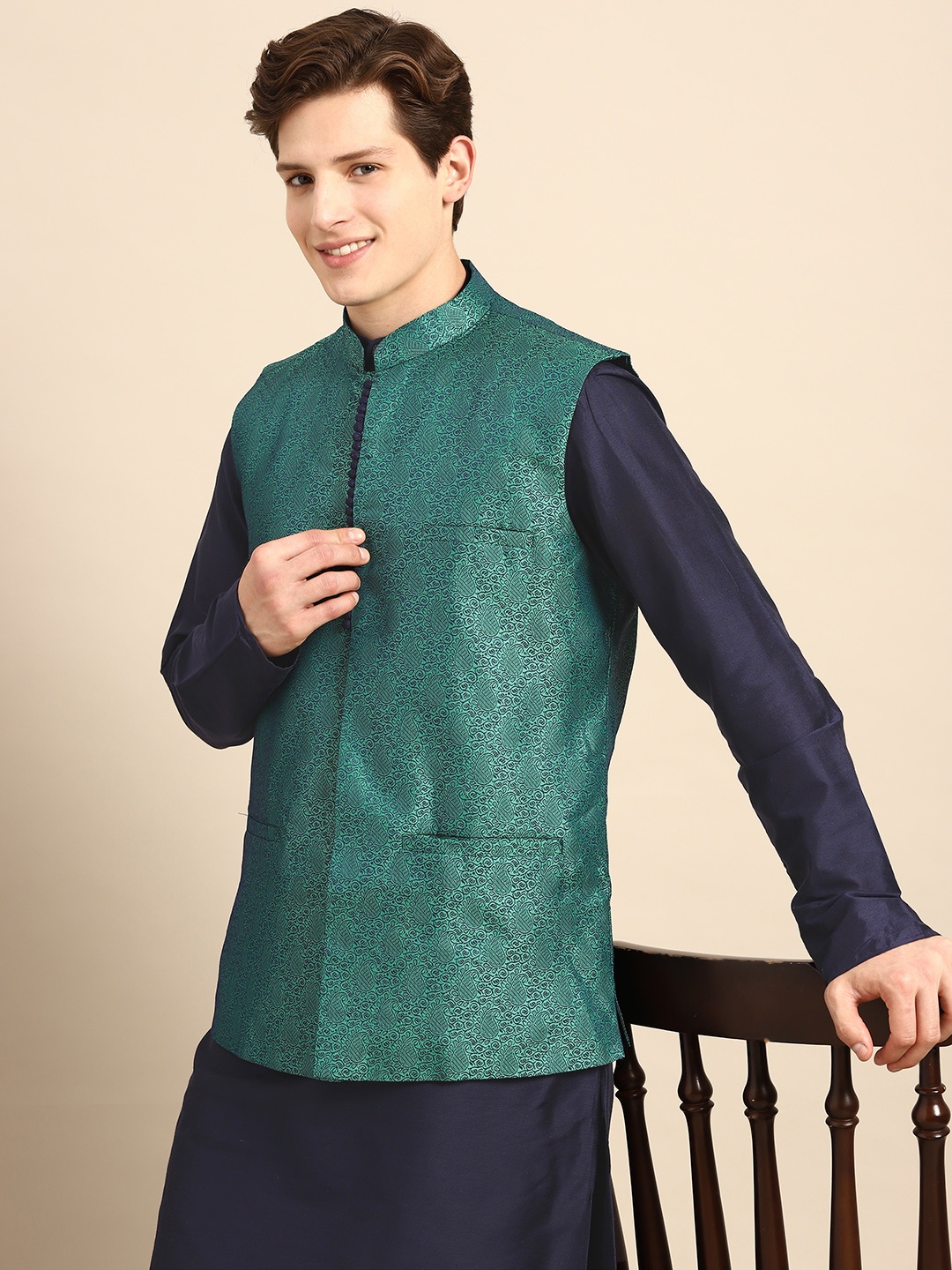 

Anouk Men Navy Blue Solid Straight Sustainable Kurta Pyjamas & Woven Nehru Jacket