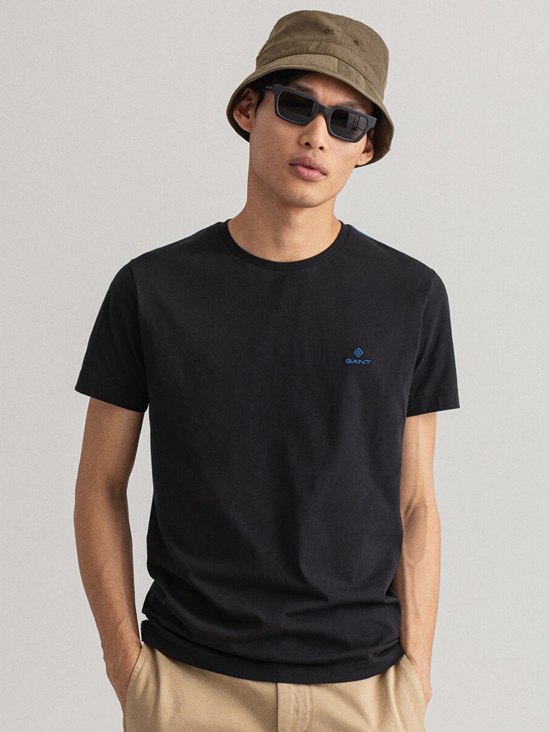 

GANT Men Black Solid Cotton T-shirt