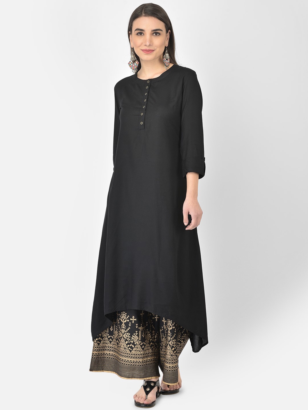 

Pistaa Women Black Panelled Kurta With Palazzos