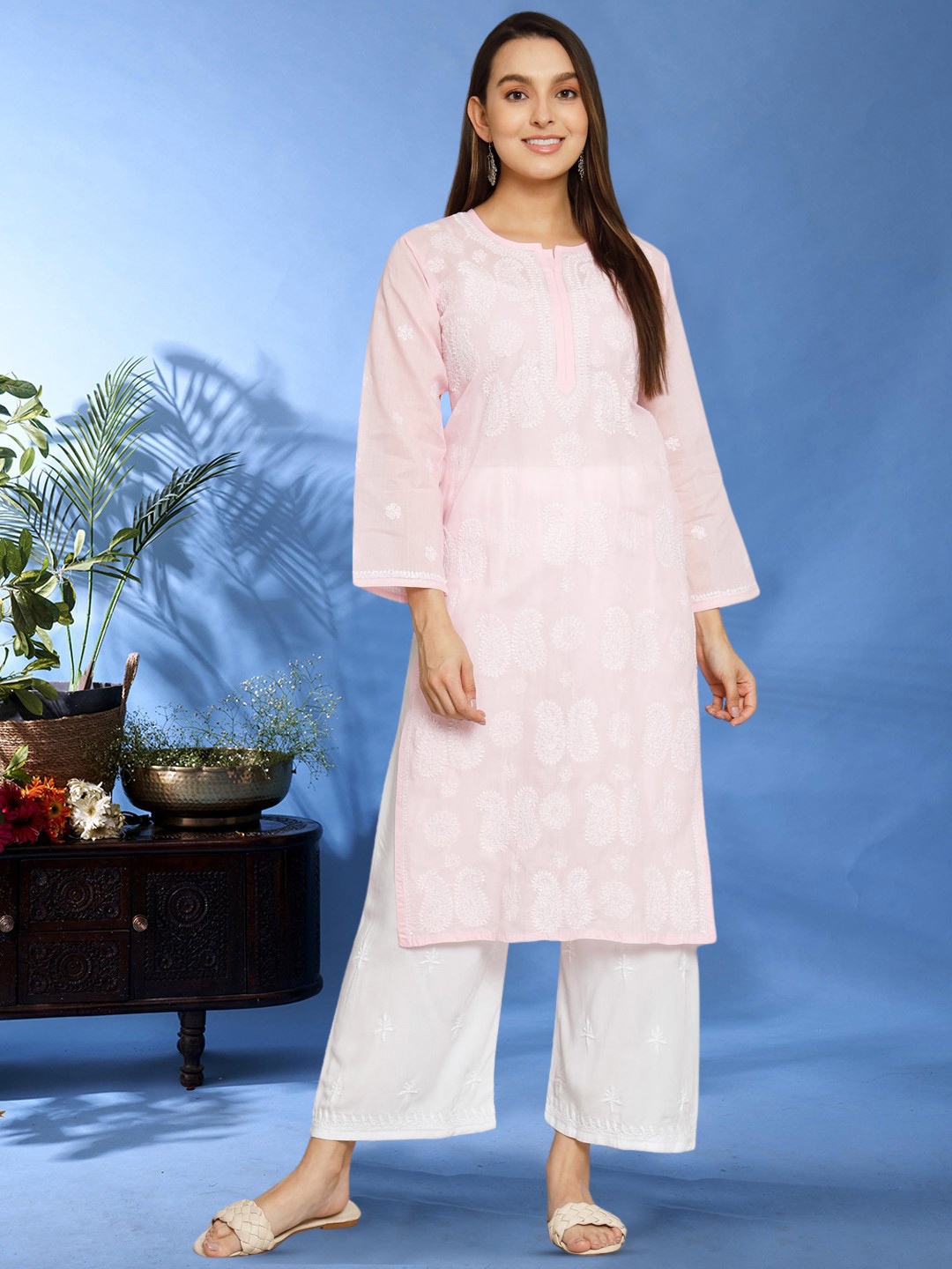 

PARAMOUNT CHIKAN Women Pink Ethnic Motif Hand Embroidered Chikankari Cotton Kurta