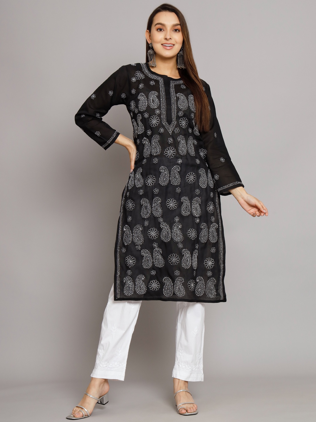 

PARAMOUNT CHIKAN Women Black Ethnic Motif Hand Embroidered Chikankari Cotton Kurta
