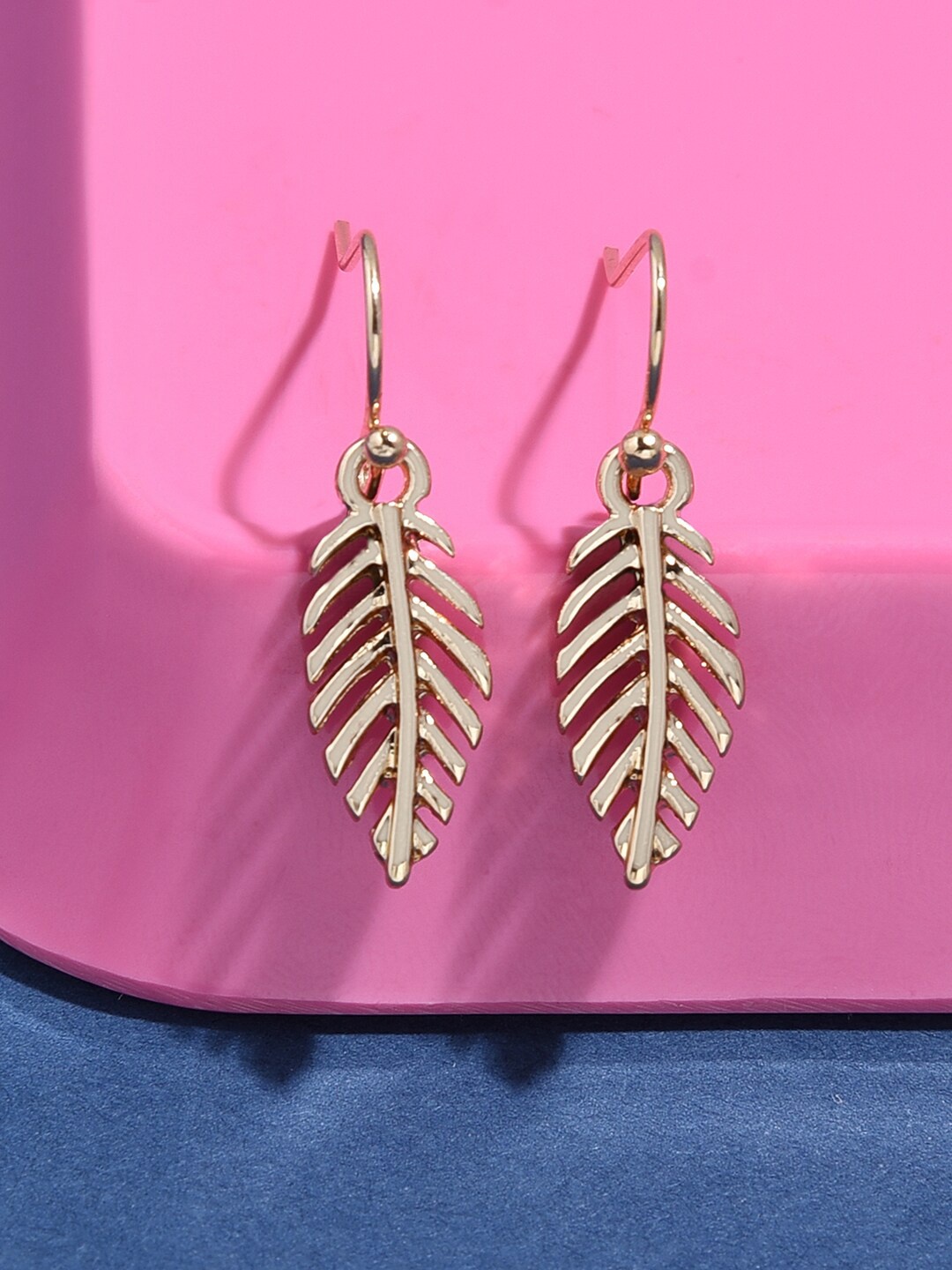 

Accessorize London Women Gold-Toned Leaf Short Drop Earring