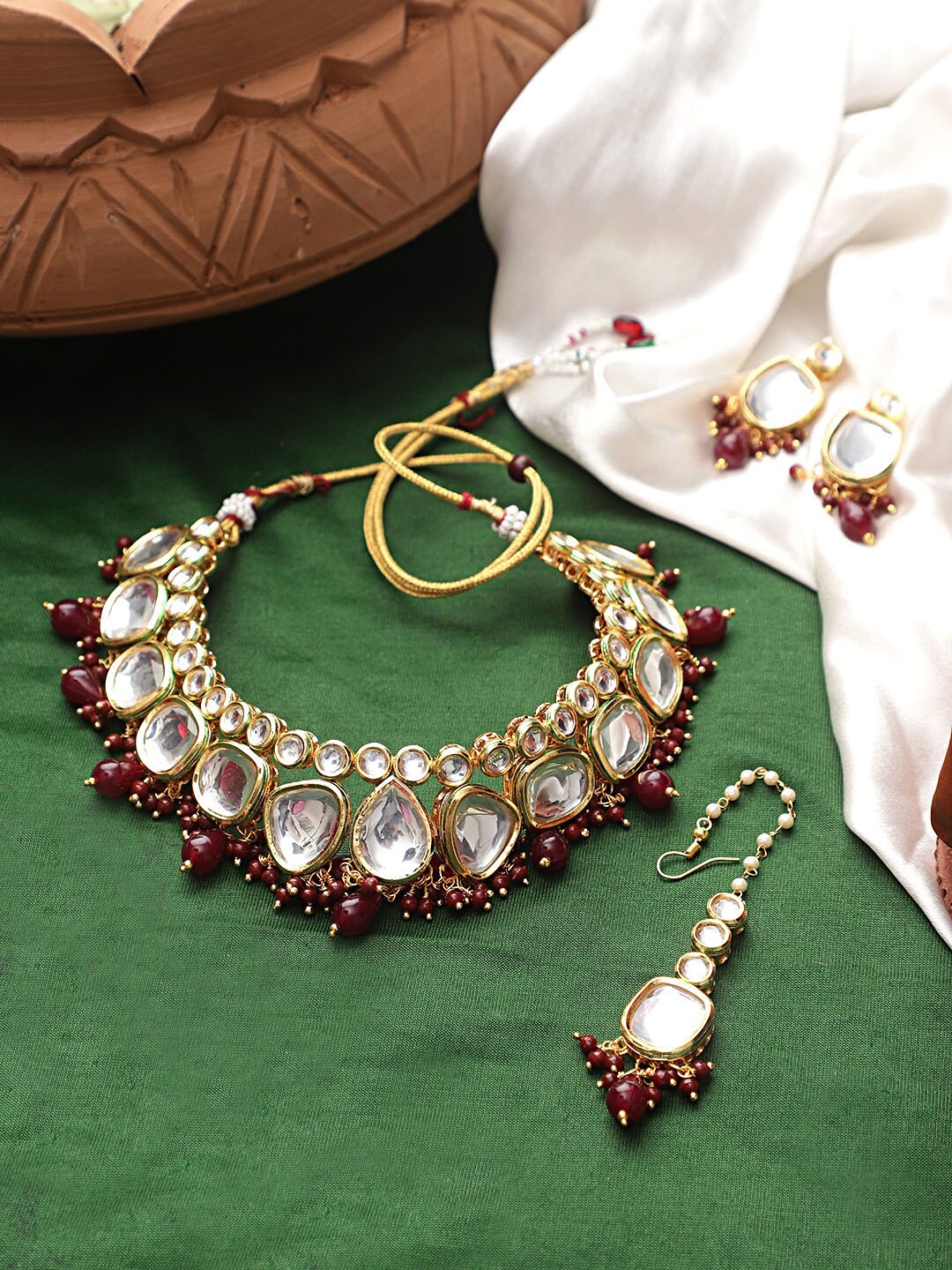 

STEORRA JEWELS Red Gold-Plated Kundan Studded Jaipuri Choker Jewellery Set