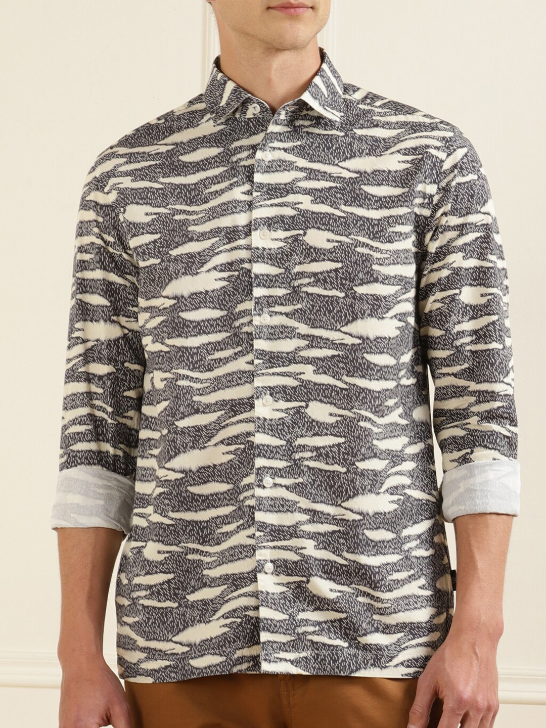 

Ted Baker Men Navy Blue & Off-White Printed Pure Cotton Regular Fit Casual Shirt